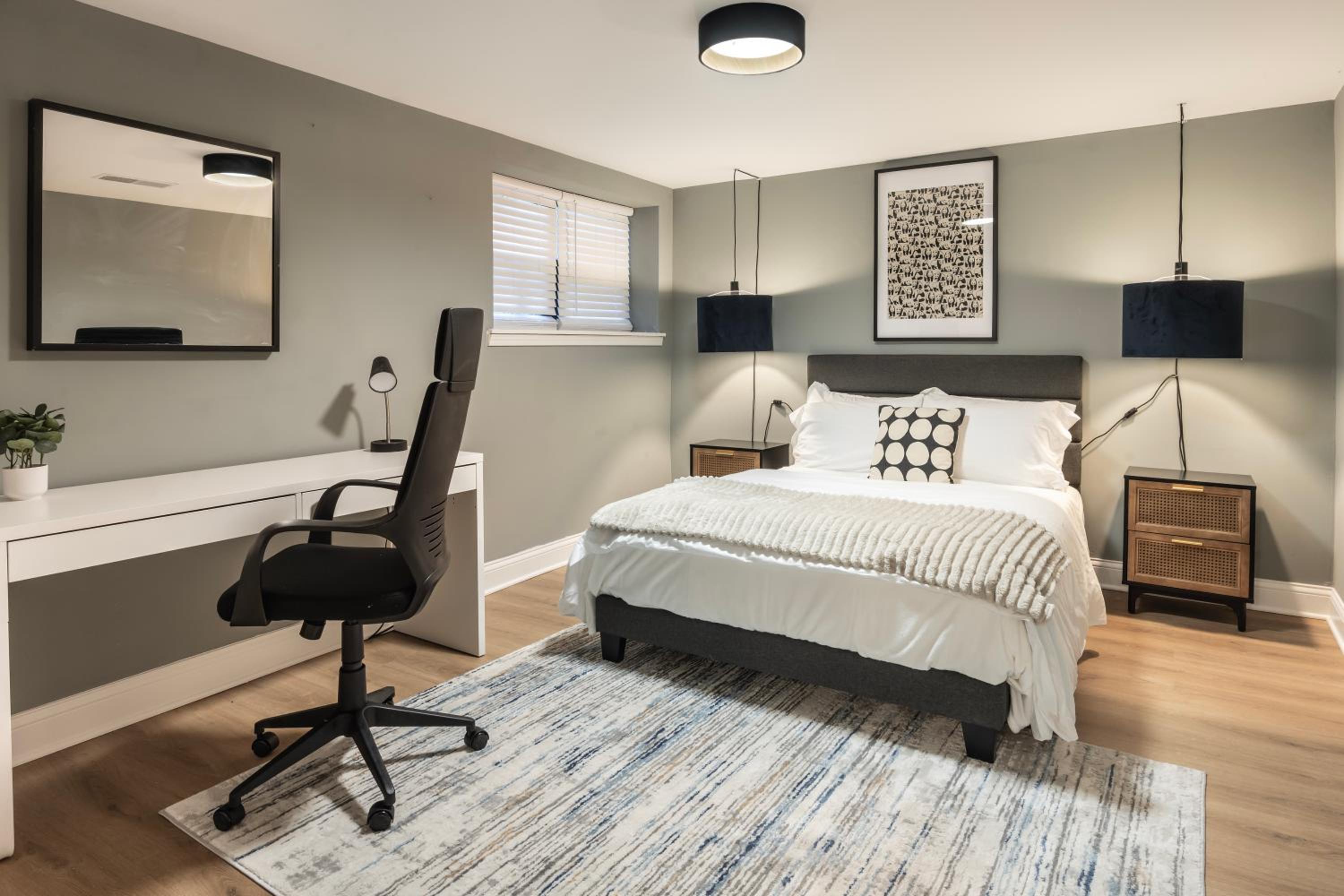 Drexel Apartments, Downtown Hyde Park view 3