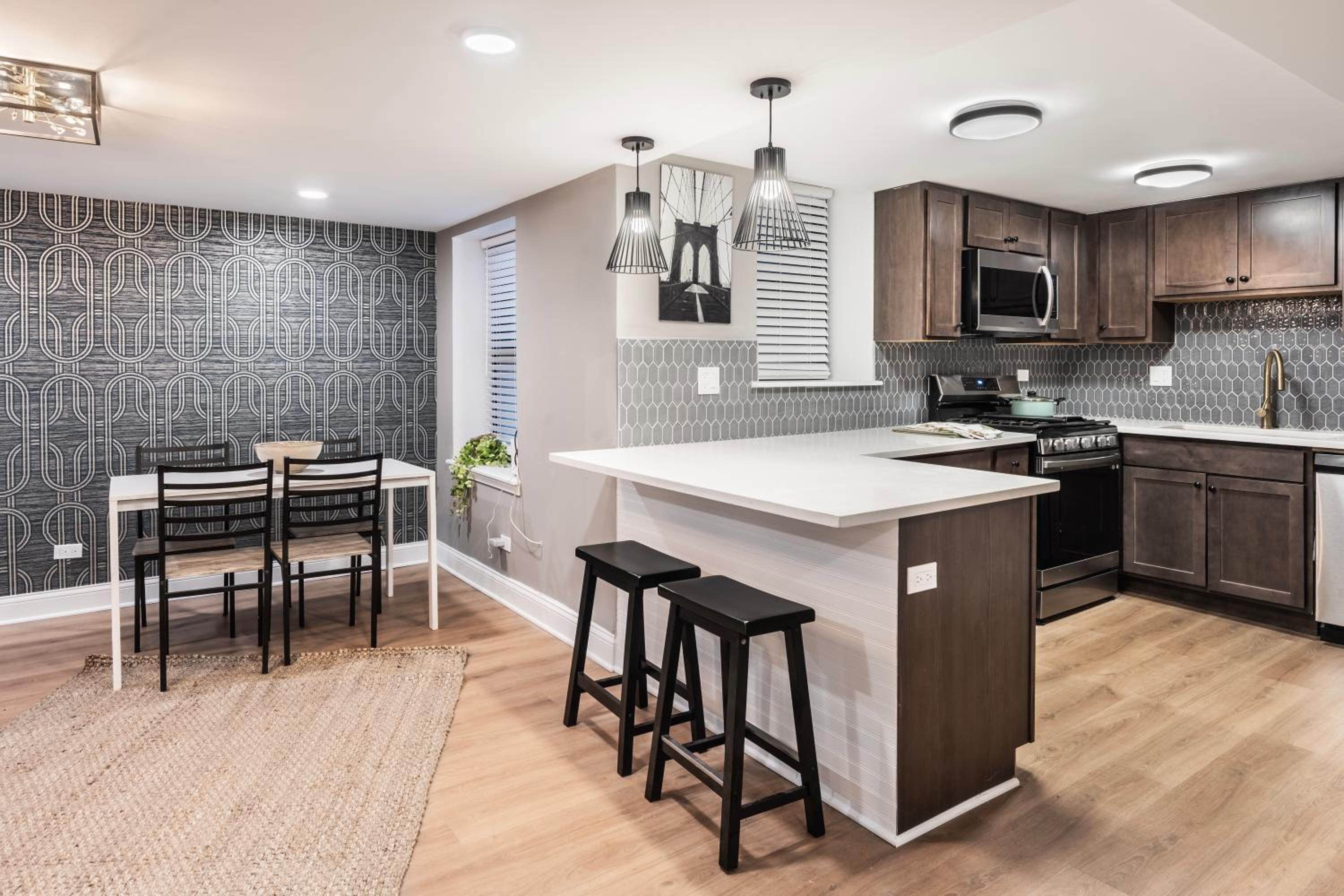 Drexel Apartments, Downtown Hyde Park view 4