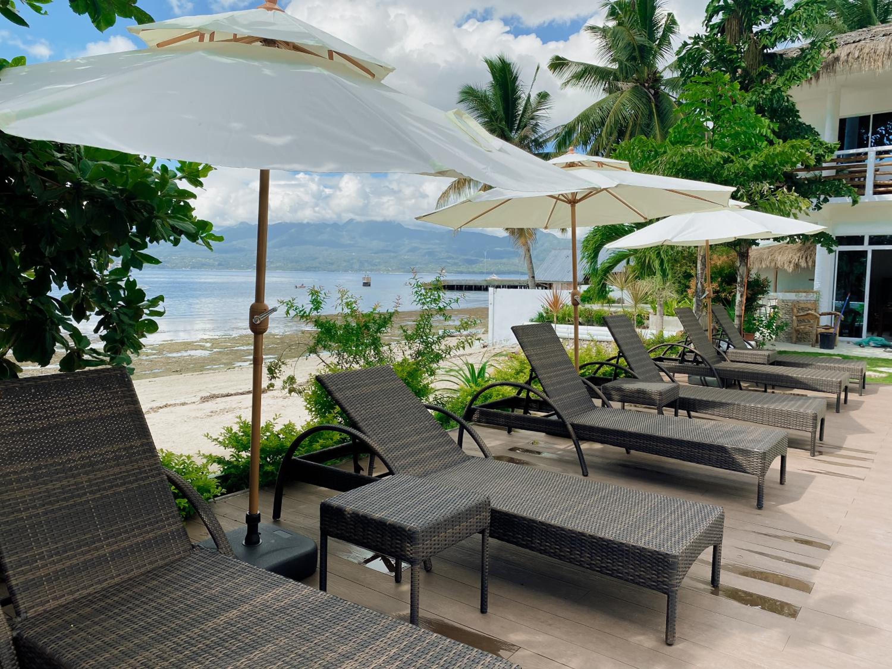 Avila's Horizon Dive Resort Santander view 4
