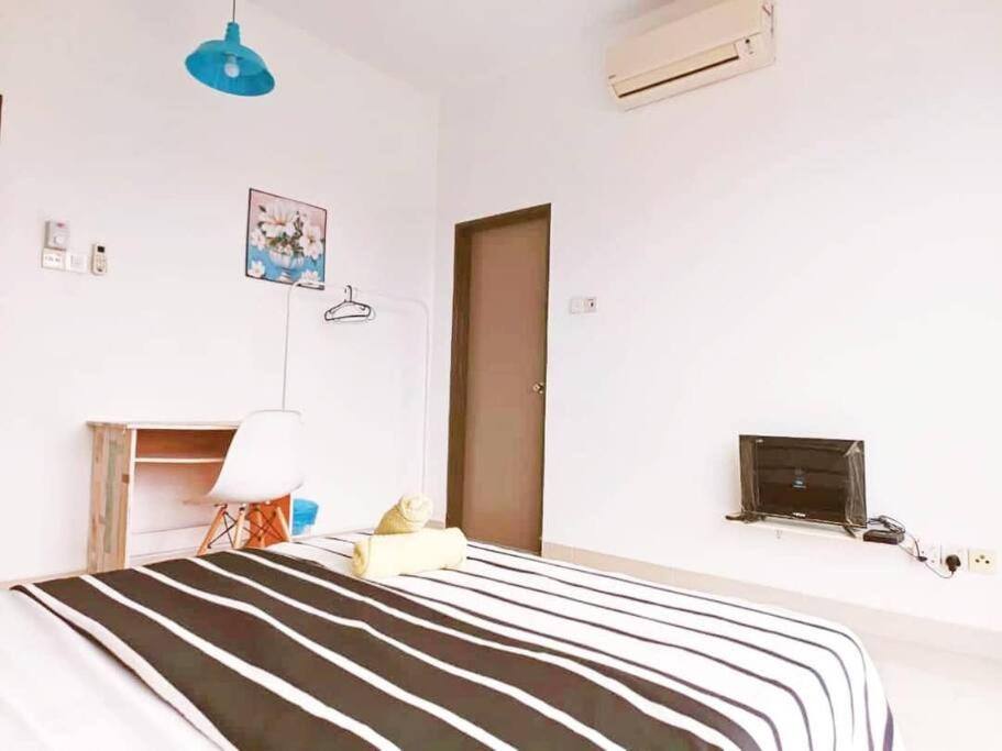 4Bedroom 13pax KL Town with Balcony parking x2