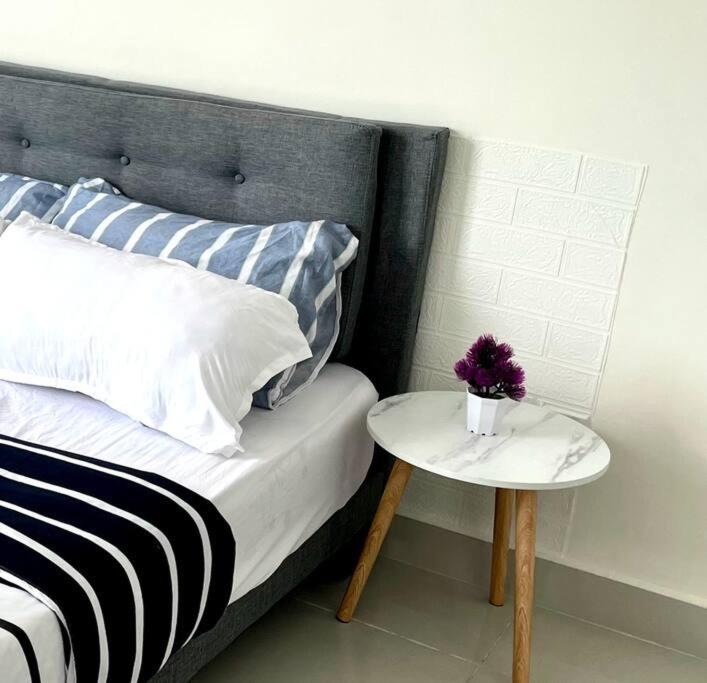 4Bedroom 13pax KL Town with Balcony parking x2
