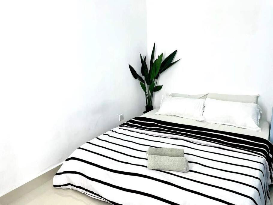 4Bedroom 13pax KL Town with Balcony parking x2