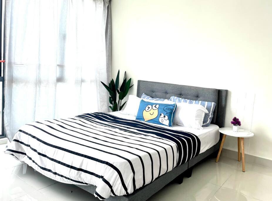 4Bedroom 13pax KL Town with Balcony parking x2