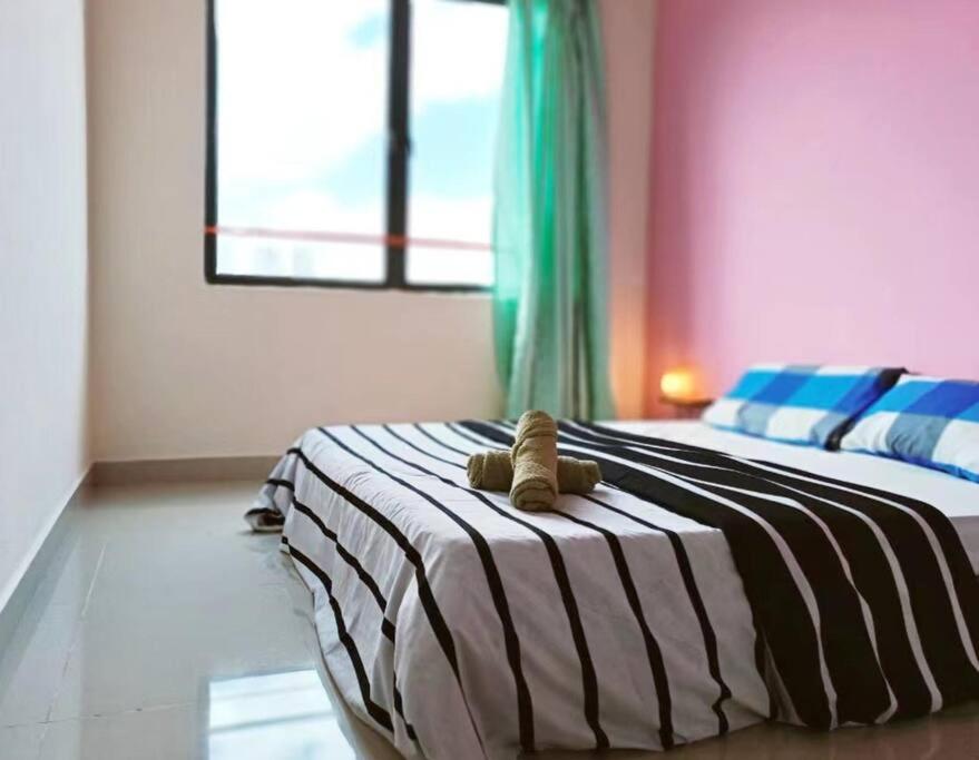 4Bedroom 13pax KL Town with Balcony parking x2