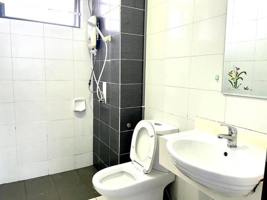 4Bedroom 13pax KL Town with Balcony parking x2