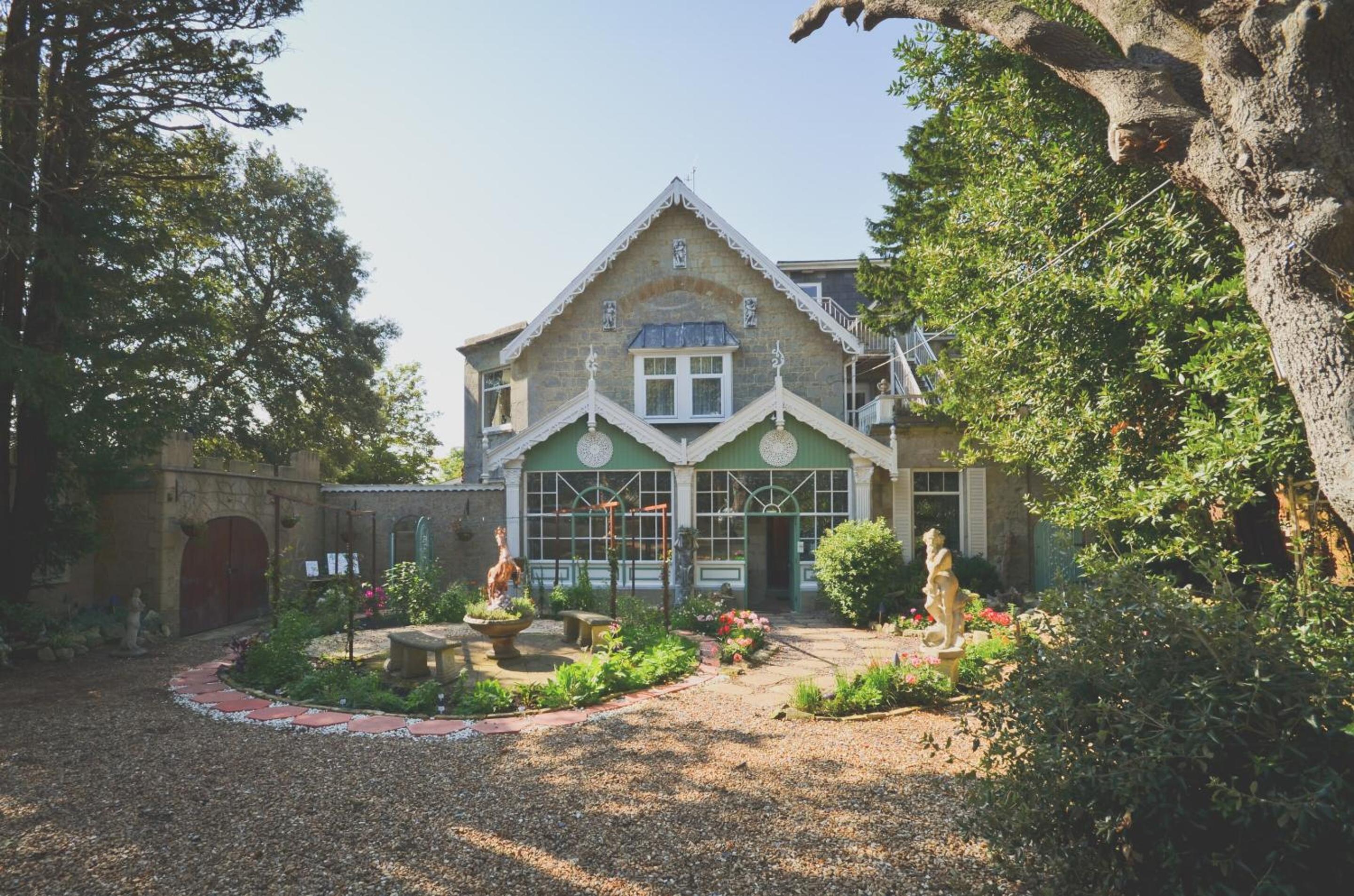 Hotel Enchanted Manor - Image 1