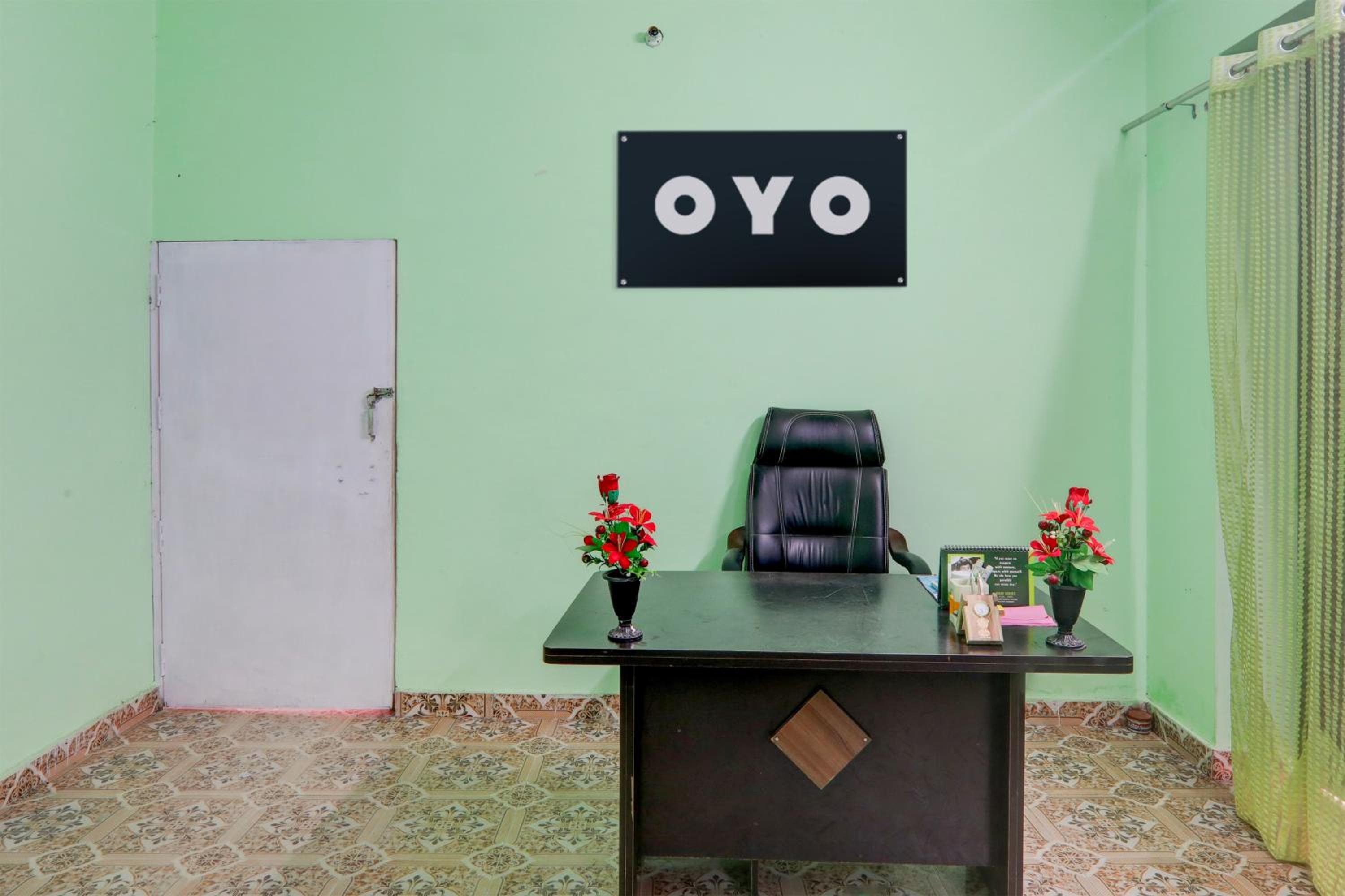 Lobby & Reception