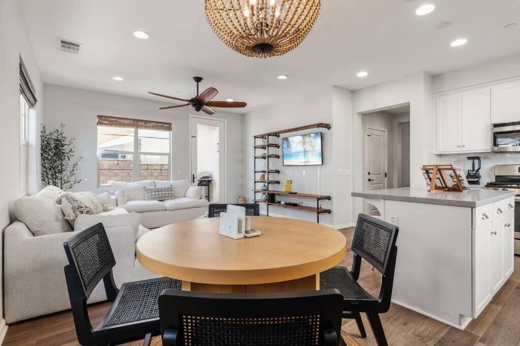 GOODE HOMES Luxury Villa with Community Pool and Spa