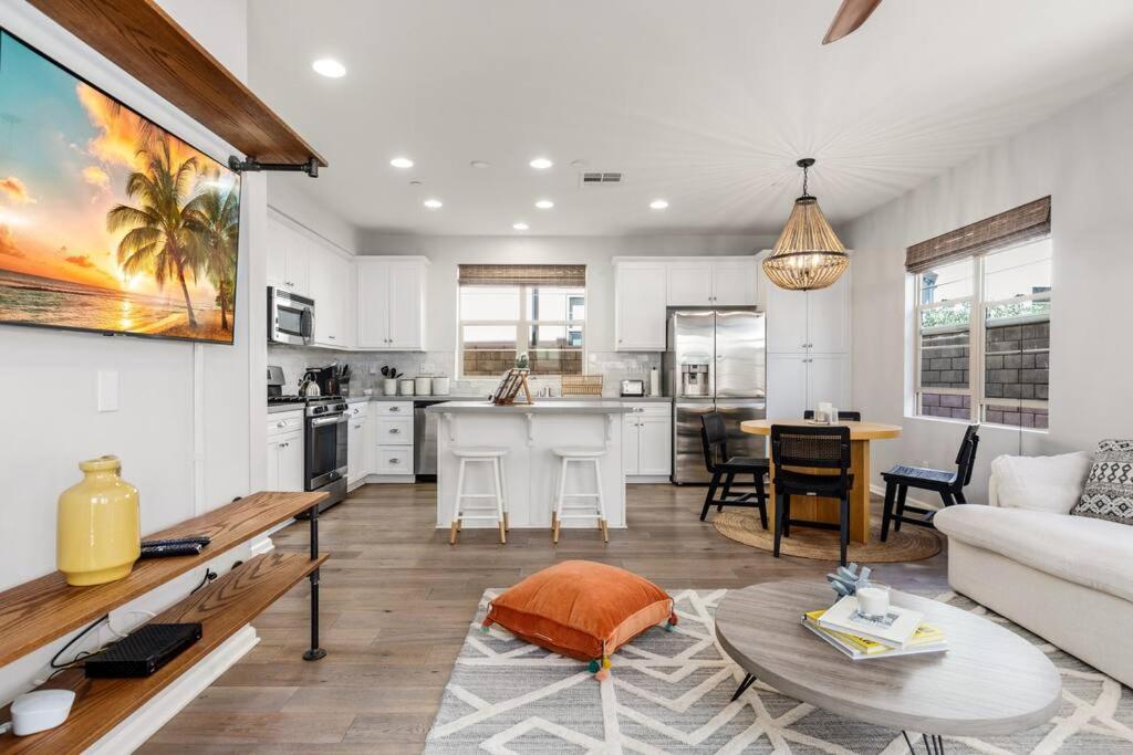 GOODE HOMES Luxury Villa with Community Pool and Spa