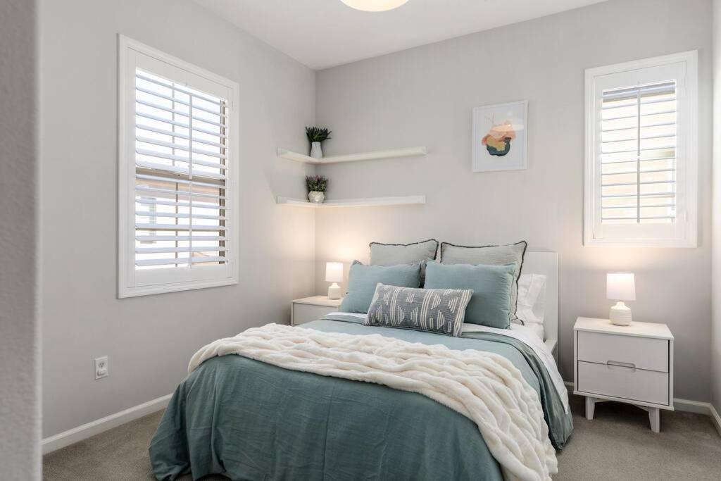 GOODE HOMES Luxury Villa with Community Pool and Spa