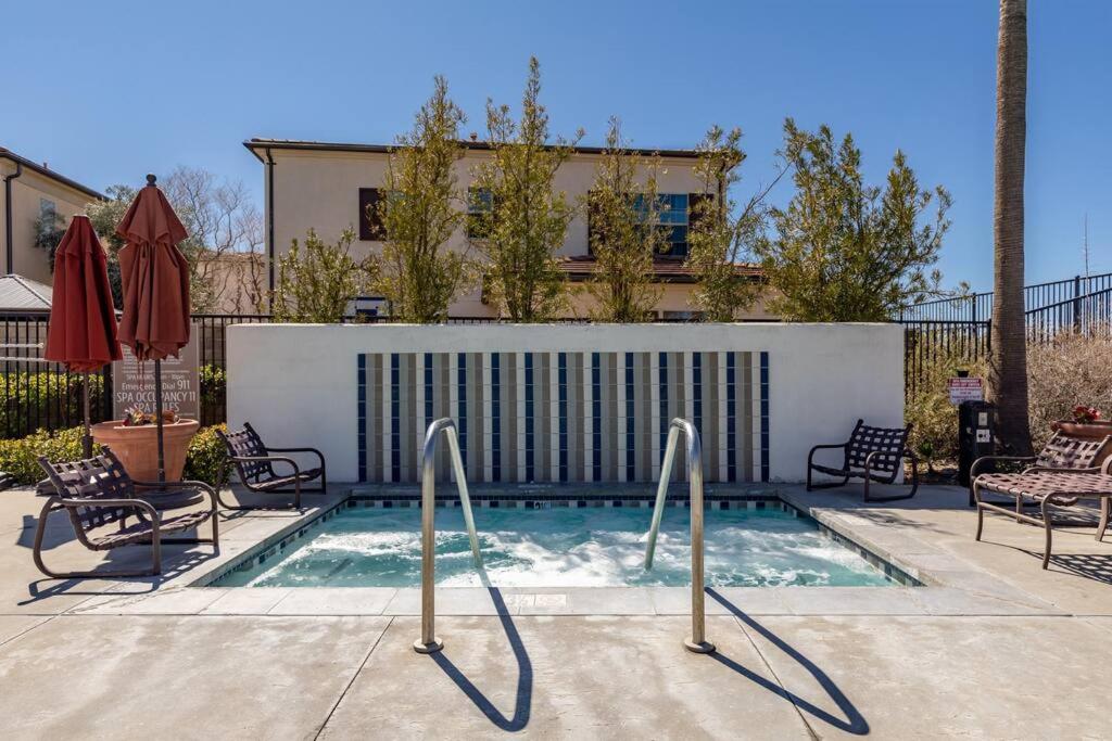GOODE HOMES Luxury Villa with Community Pool and Spa