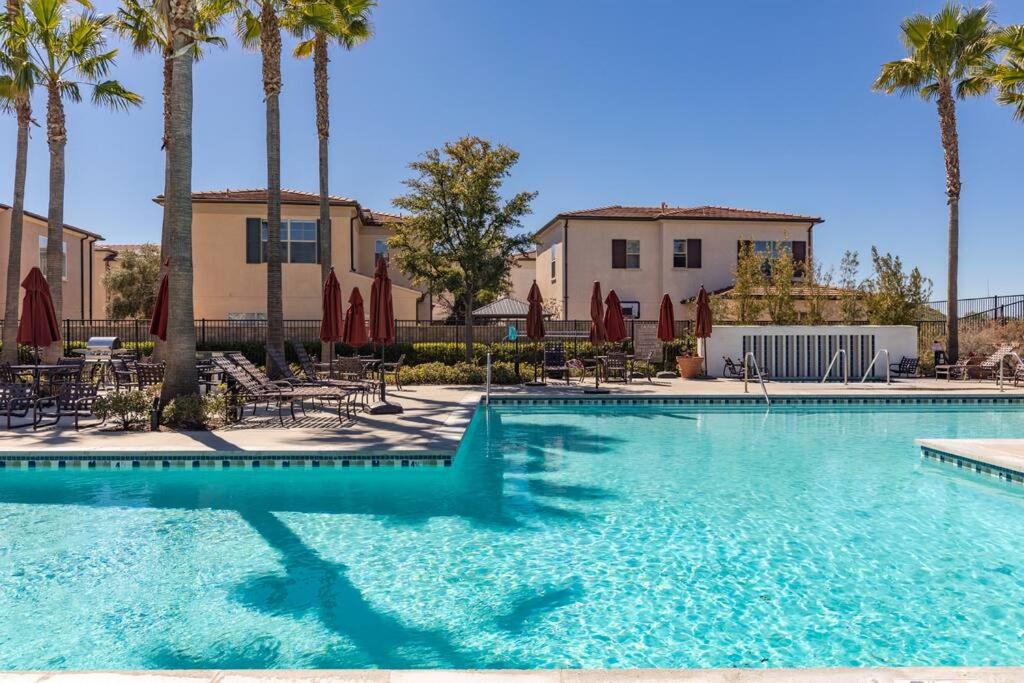GOODE HOMES Luxury Villa with Community Pool and Spa