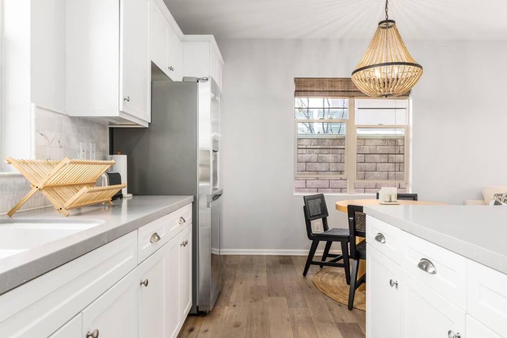 GOODE HOMES Luxury Villa with Community Pool and Spa