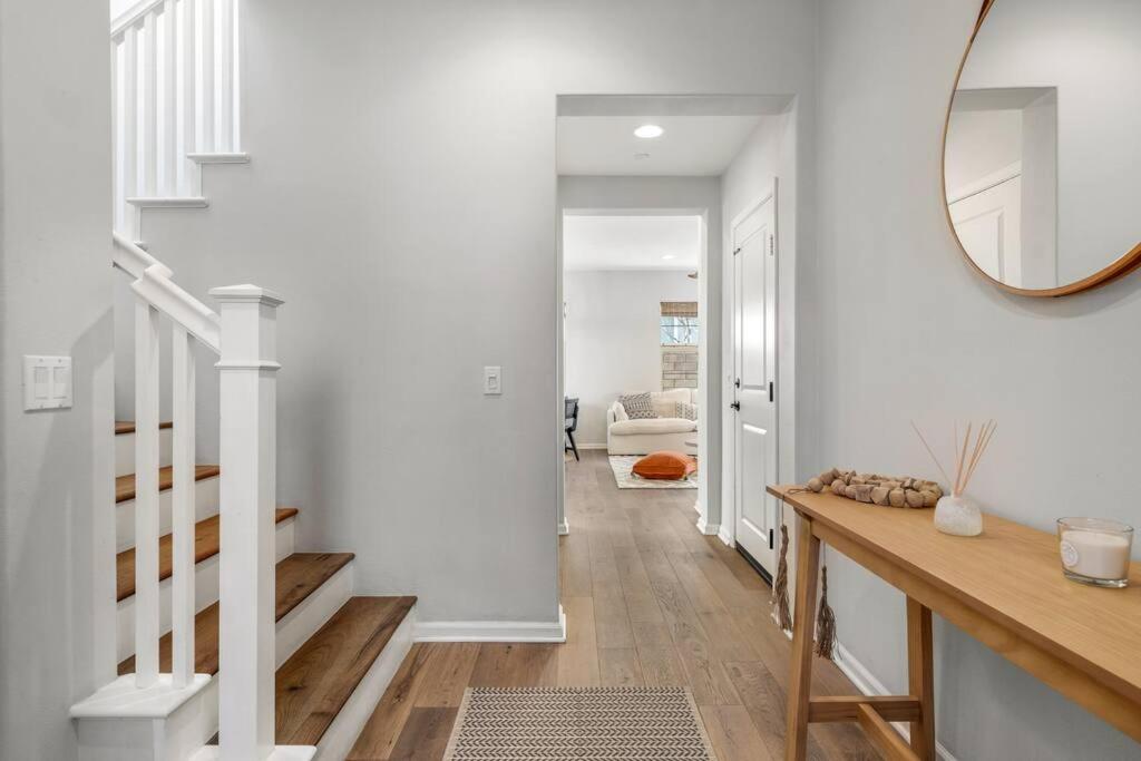 GOODE HOMES Luxury Villa with Community Pool and Spa
