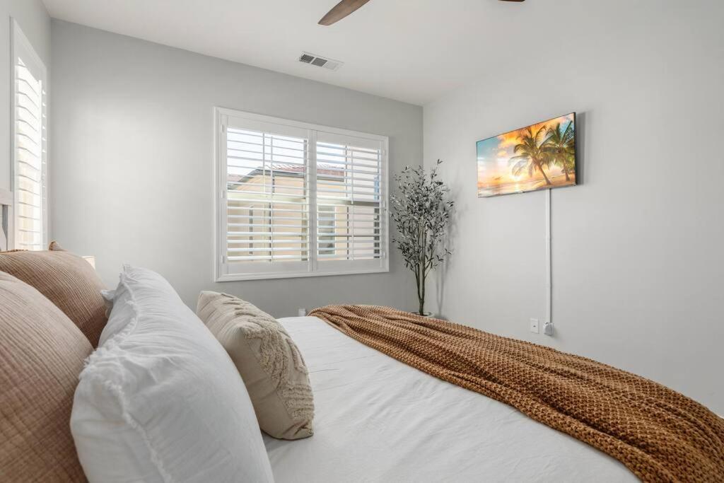 GOODE HOMES Luxury Villa with Community Pool and Spa