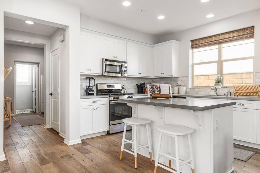 GOODE HOMES Luxury Villa with Community Pool and Spa
