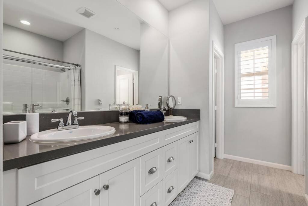 GOODE HOMES Luxury Villa with Community Pool and Spa