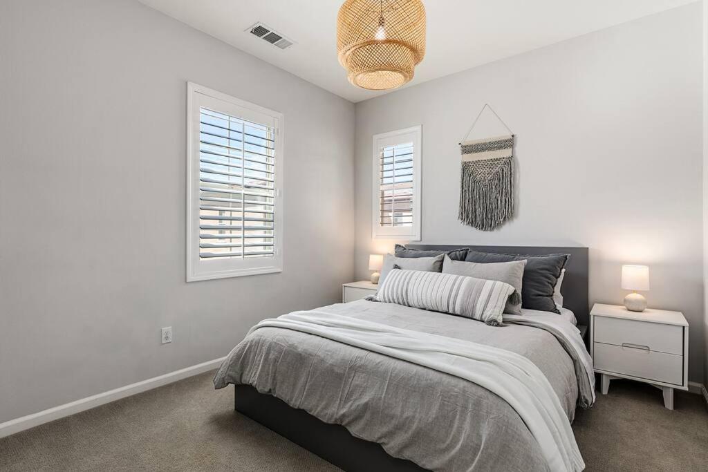 GOODE HOMES Luxury Villa with Community Pool and Spa