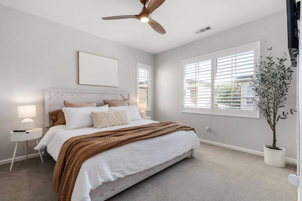 GOODE HOMES Luxury Villa with Community Pool and Spa