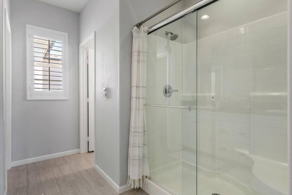 GOODE HOMES Luxury Villa with Community Pool and Spa