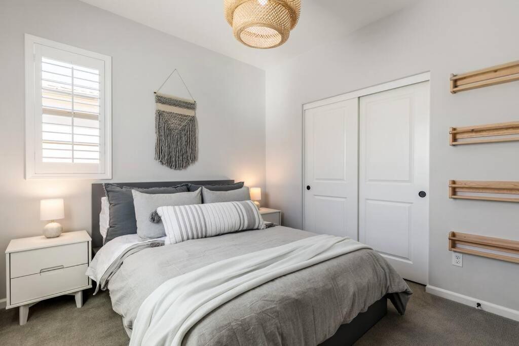GOODE HOMES Luxury Villa with Community Pool and Spa