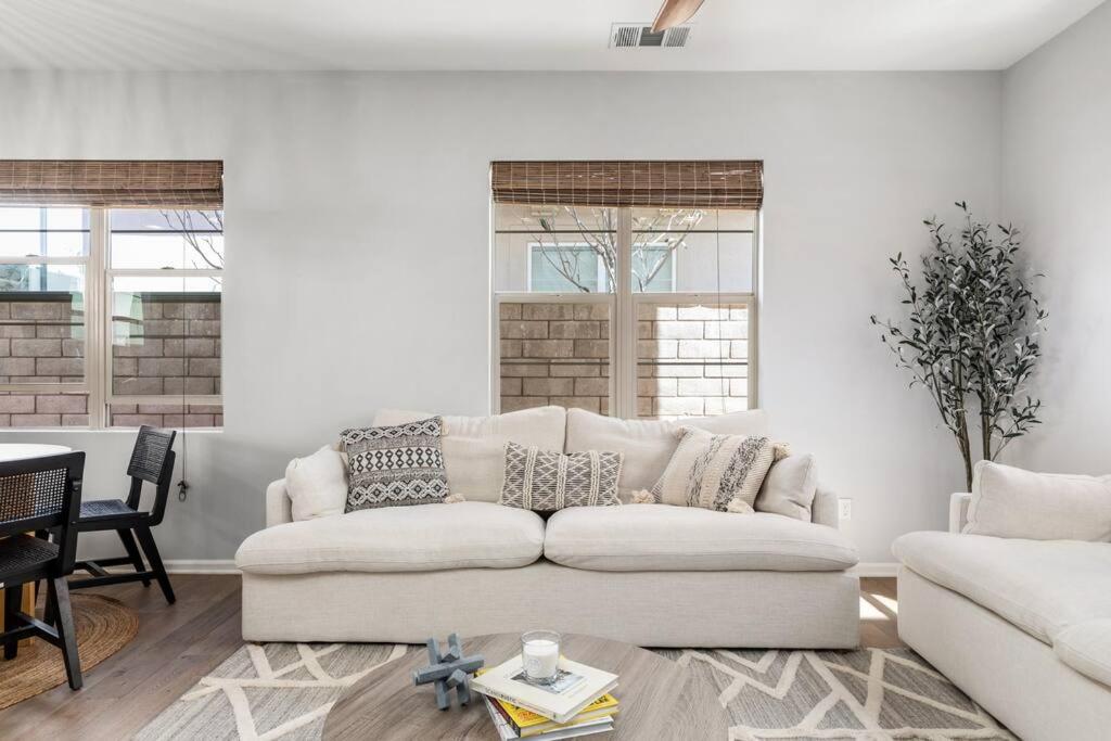 GOODE HOMES Luxury Villa with Community Pool and Spa