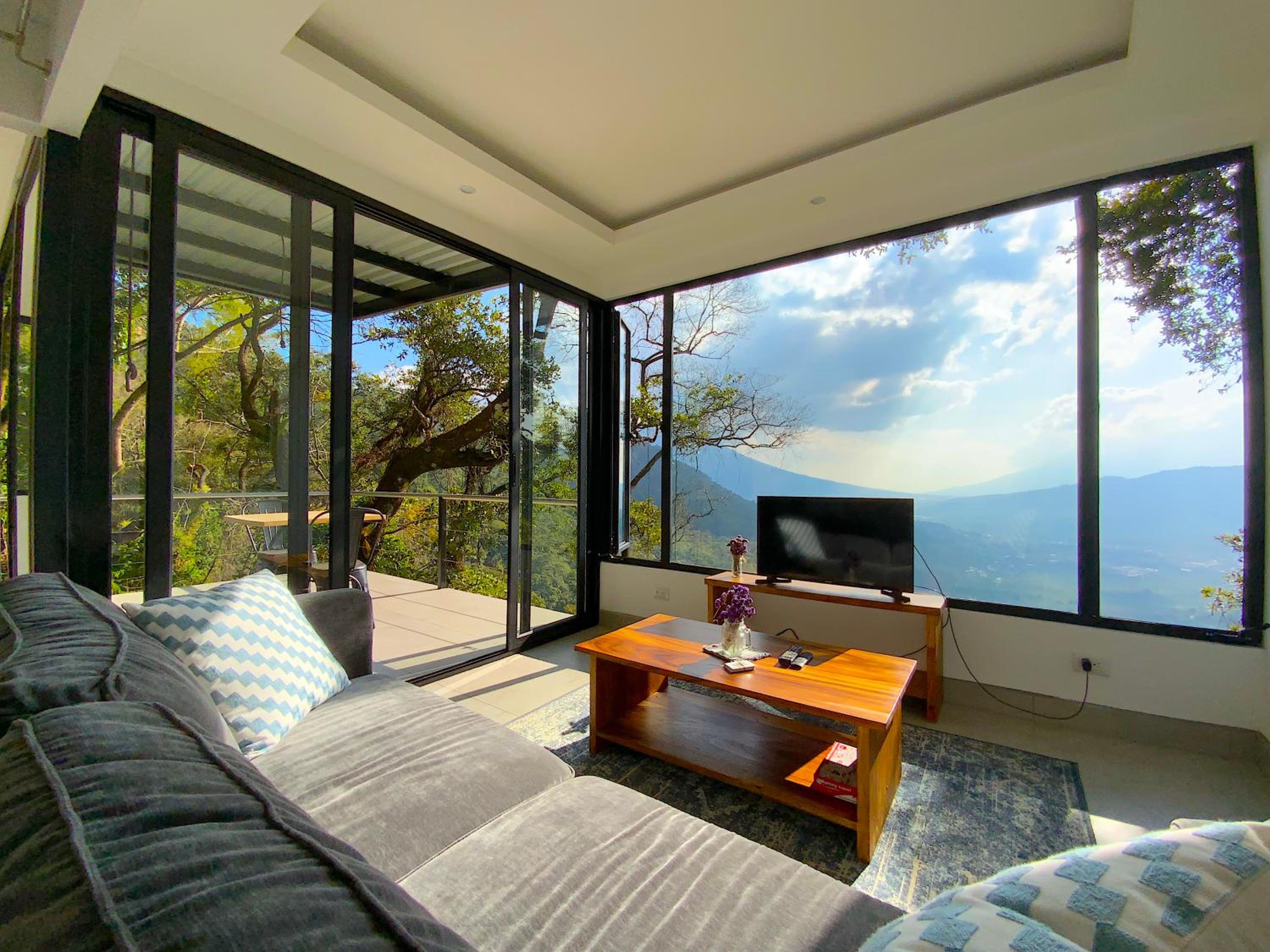 Finca El Tambor Nature Reserve, Lodging and Tours