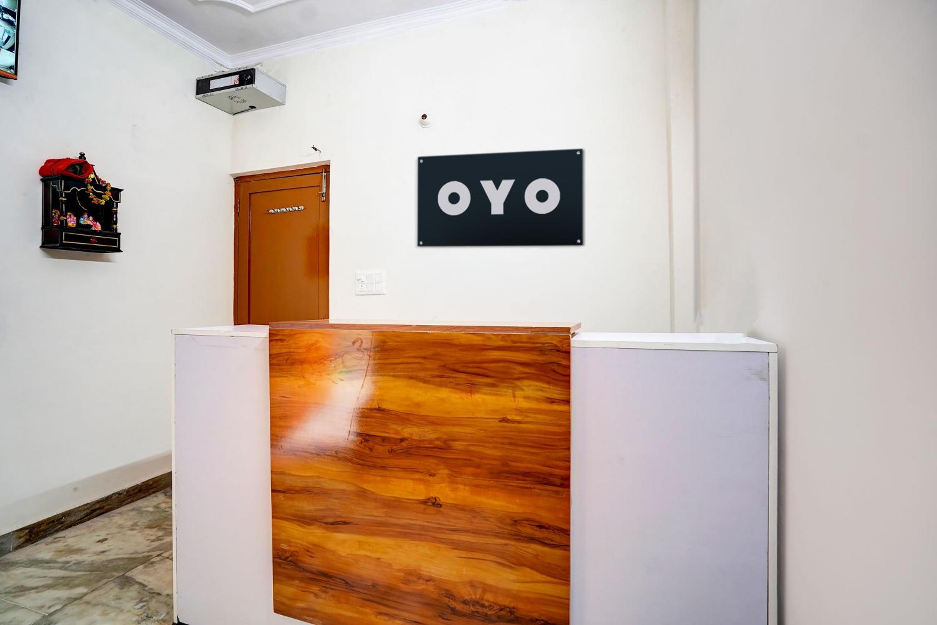 Lobby & Reception