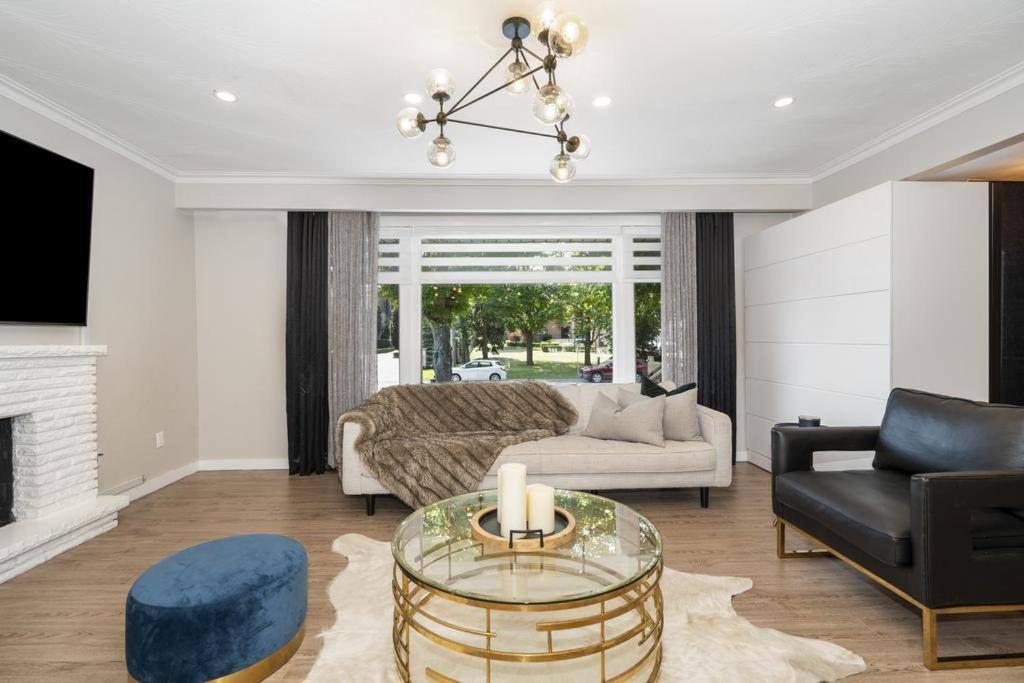 Luxury Four Season 4 Bedroom Villa with jacuzzi and EV chrg