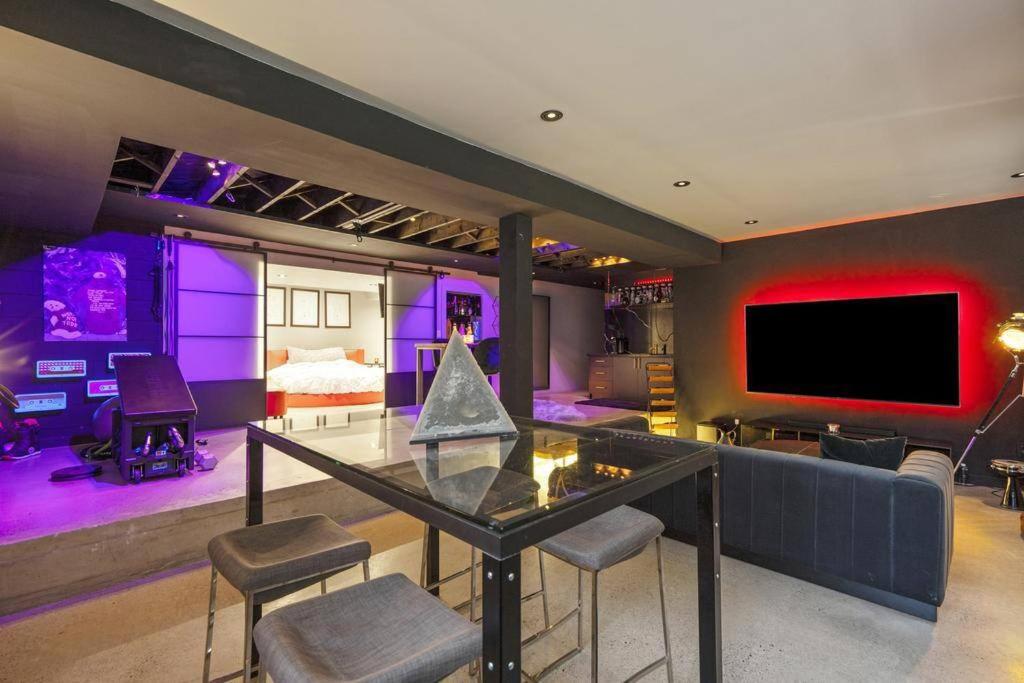 Luxury Four Season 4 Bedroom Villa with jacuzzi and EV chrg