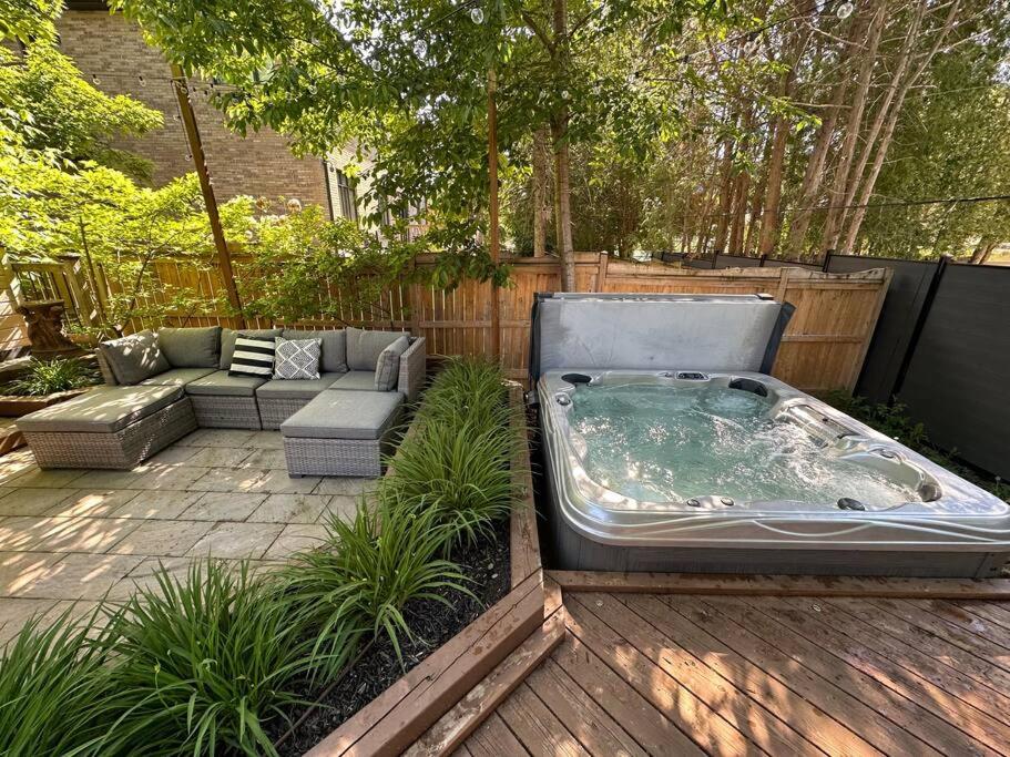 Luxury Four Season 4 Bedroom Villa with jacuzzi and EV chrg