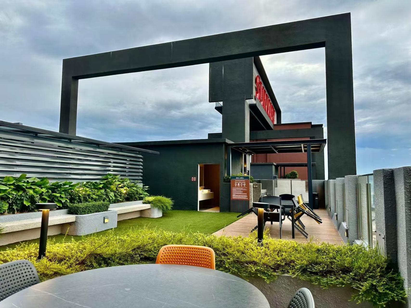 Sunway Velocity Two, Kuala Lumpur By De Harlequins Suite