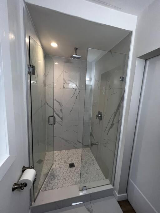 Luxury Four Season 4 Bedroom Villa with jacuzzi and EV chrg