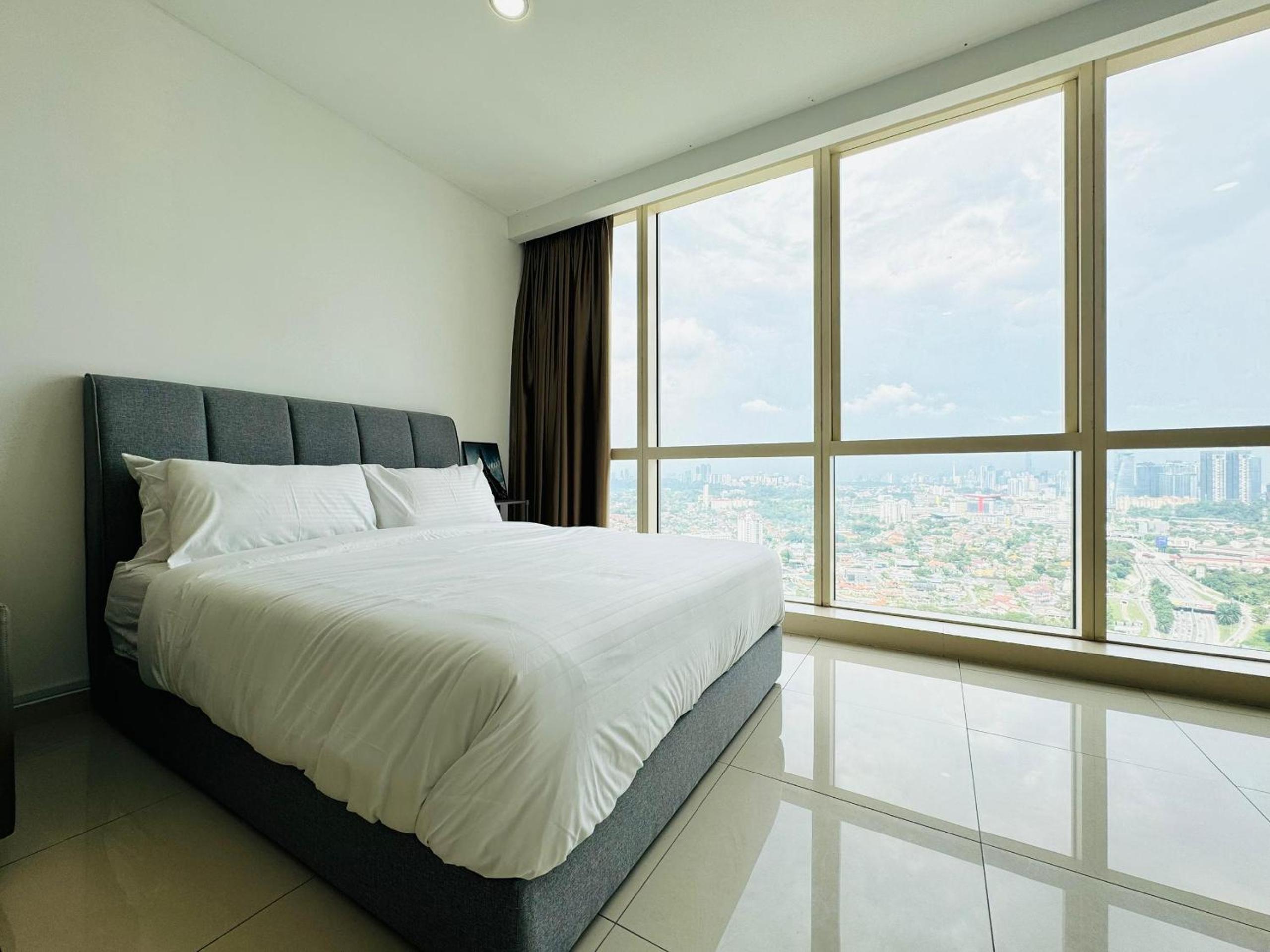 Pinnacle Pj by DeUrban photo 4