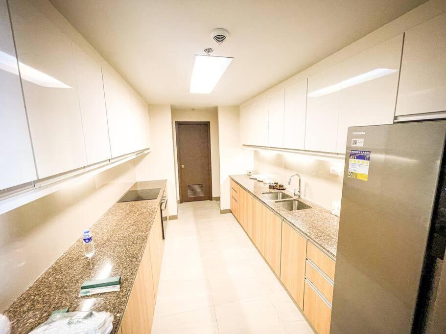 Luxurious 3BR in Manila Bay across Okada II 12pax view 5