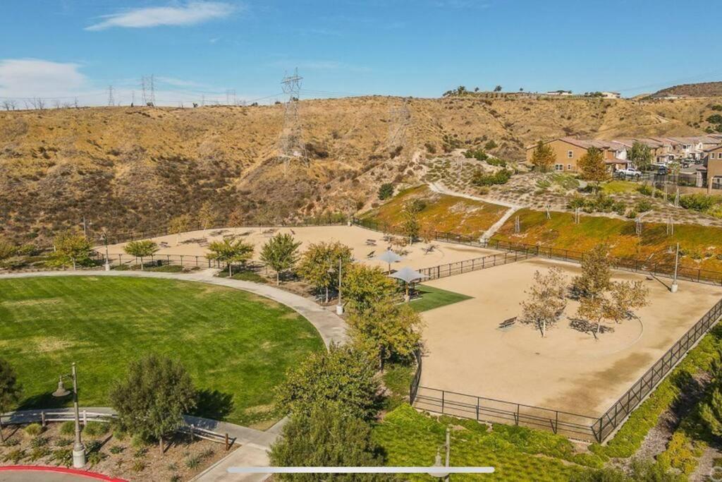 GOODE HOMES Luxury Modern Home with Pool and Spa view 3