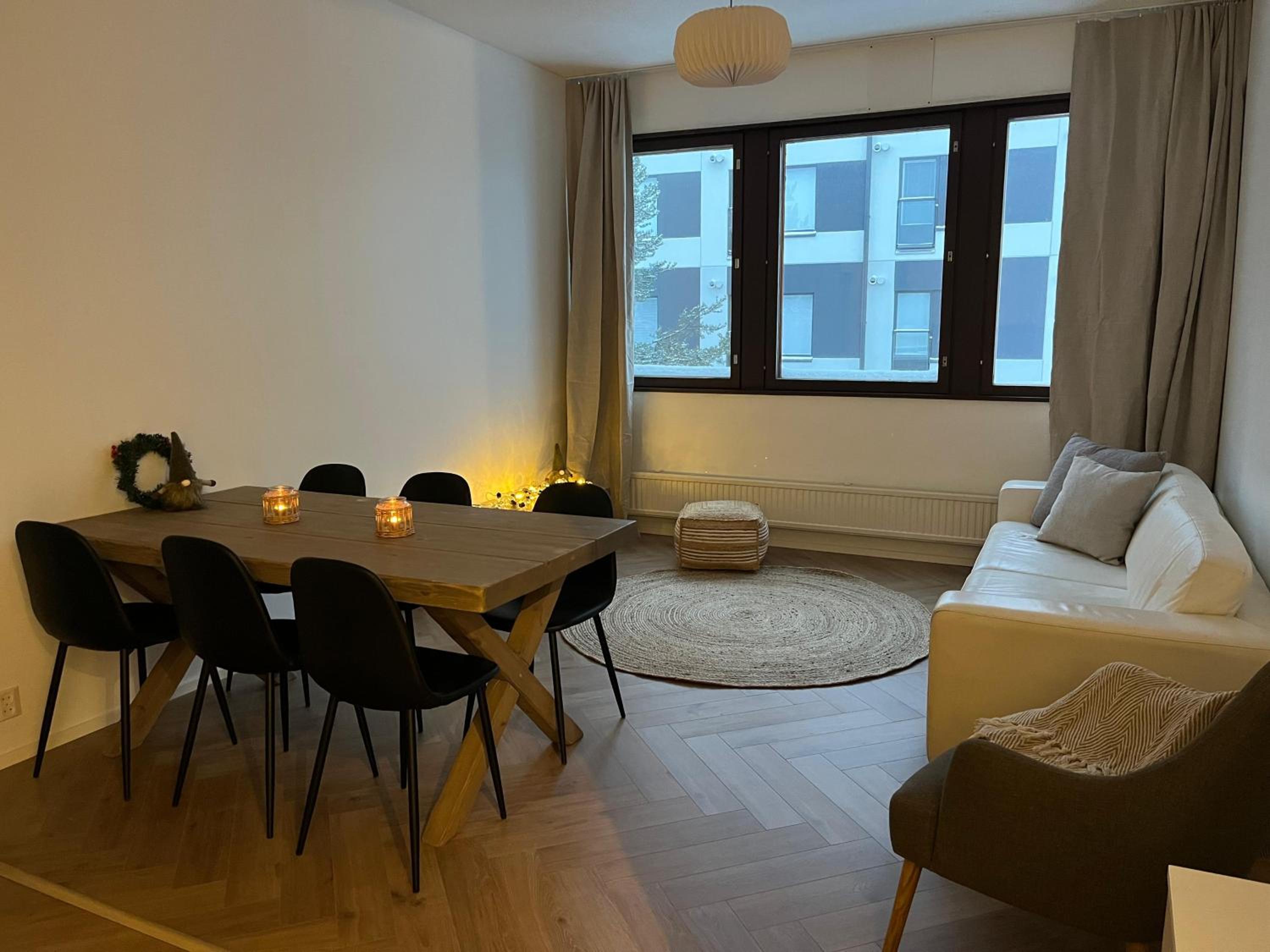 Luxury City Apartments, Ukko