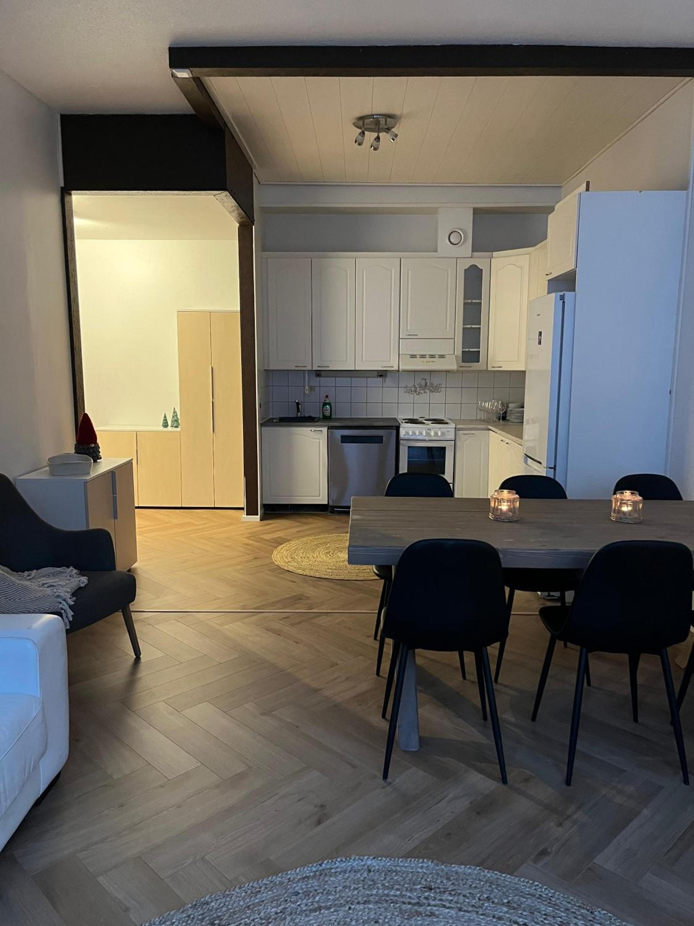 Luxury City Apartments, Ukko
