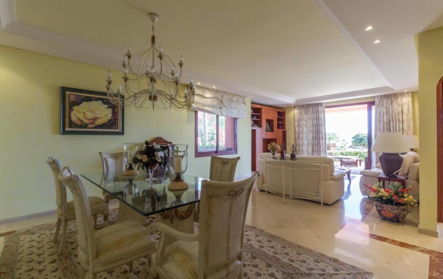 Apartamento bajo en complejo lujoso
