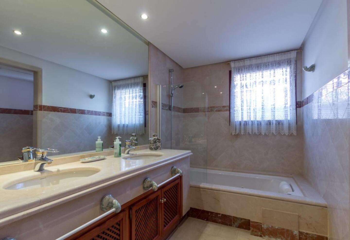 Apartamento bajo en complejo lujoso