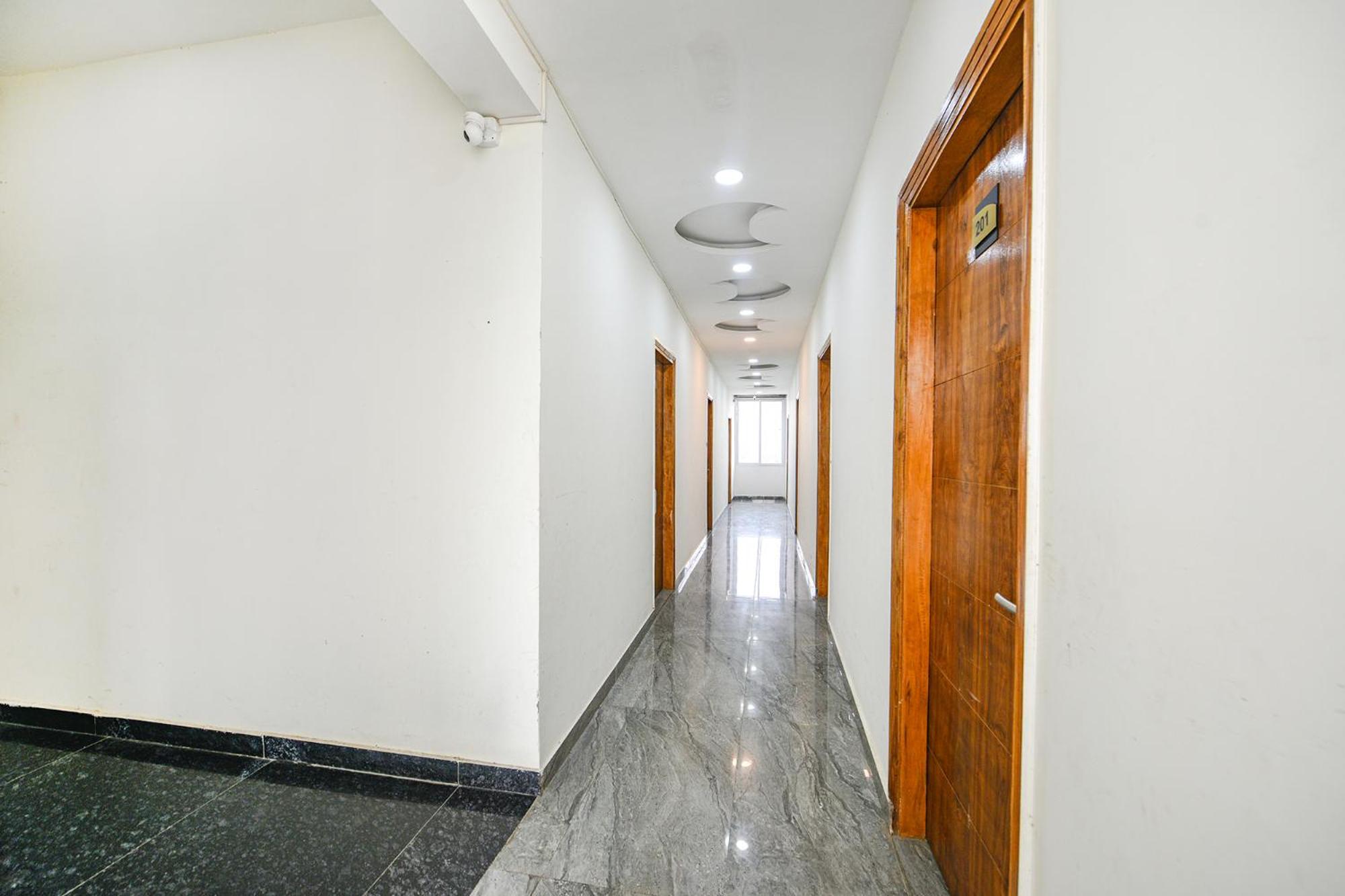 FabHotel Radiant Blu