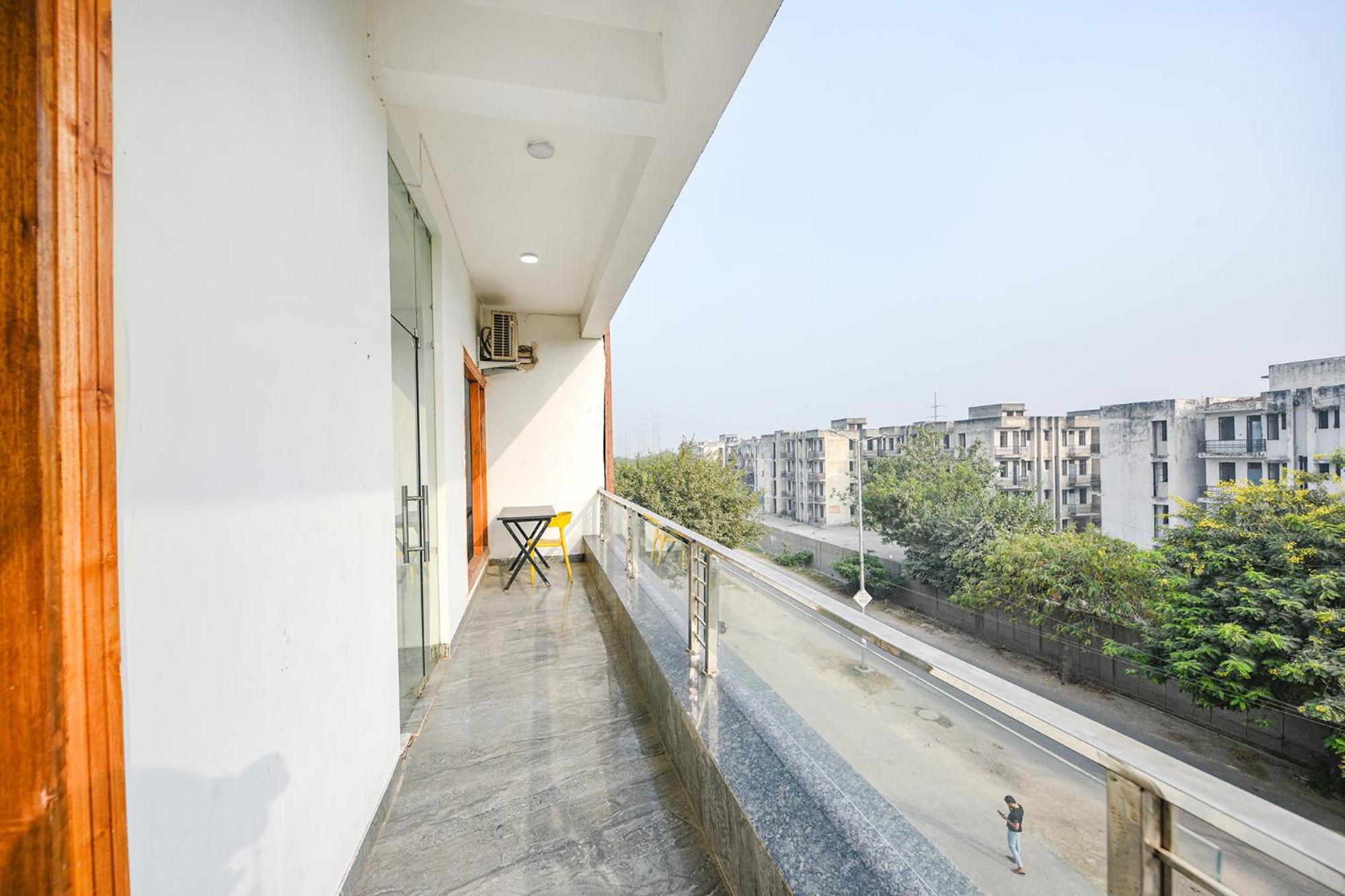 FabHotel Radiant Blu