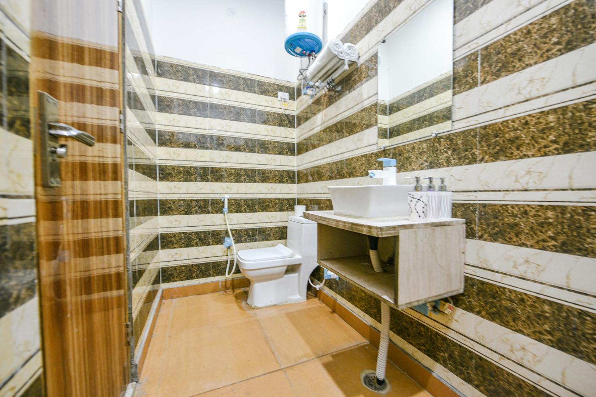 FabHotel Radiant Blu
