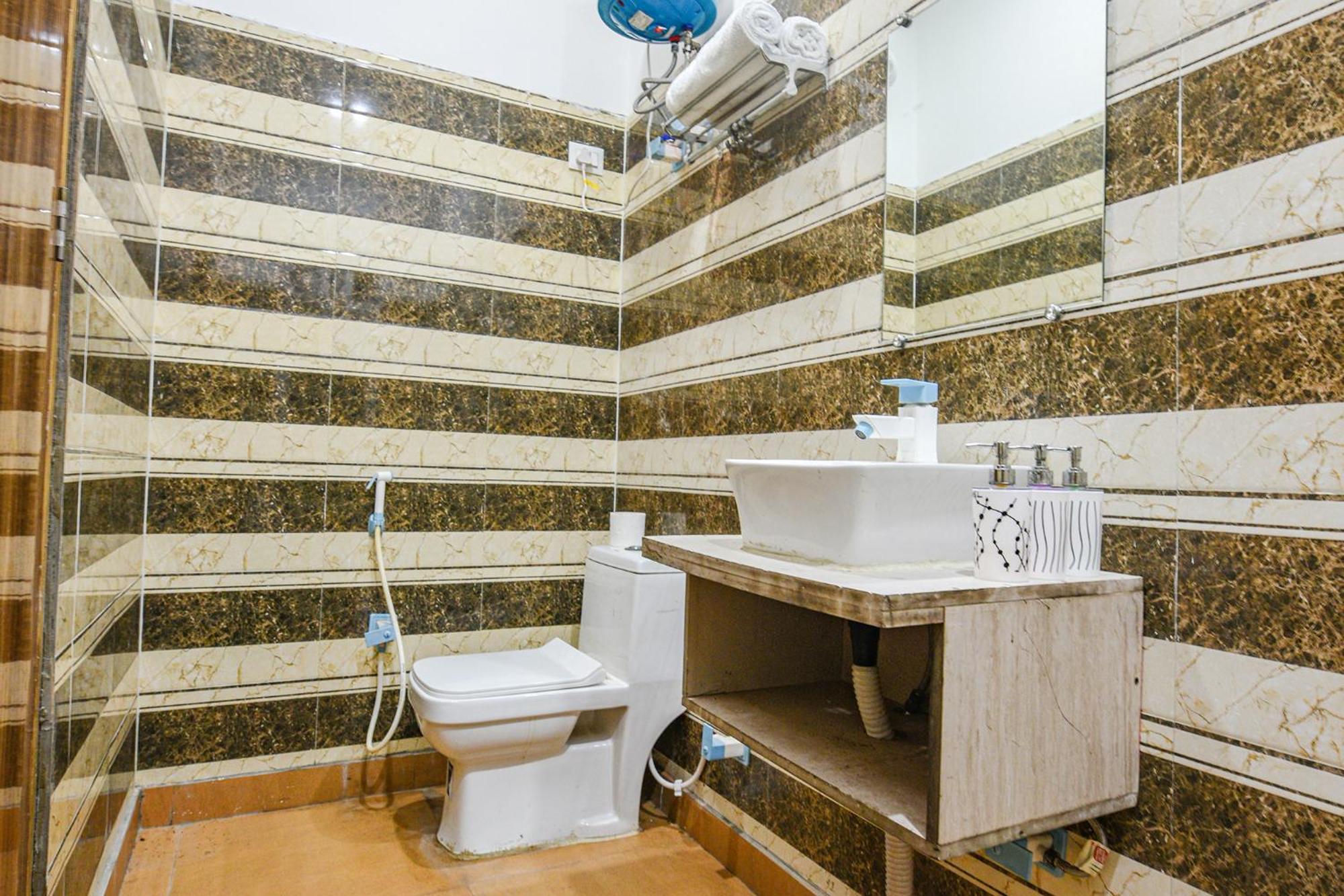 FabHotel Radiant Blu