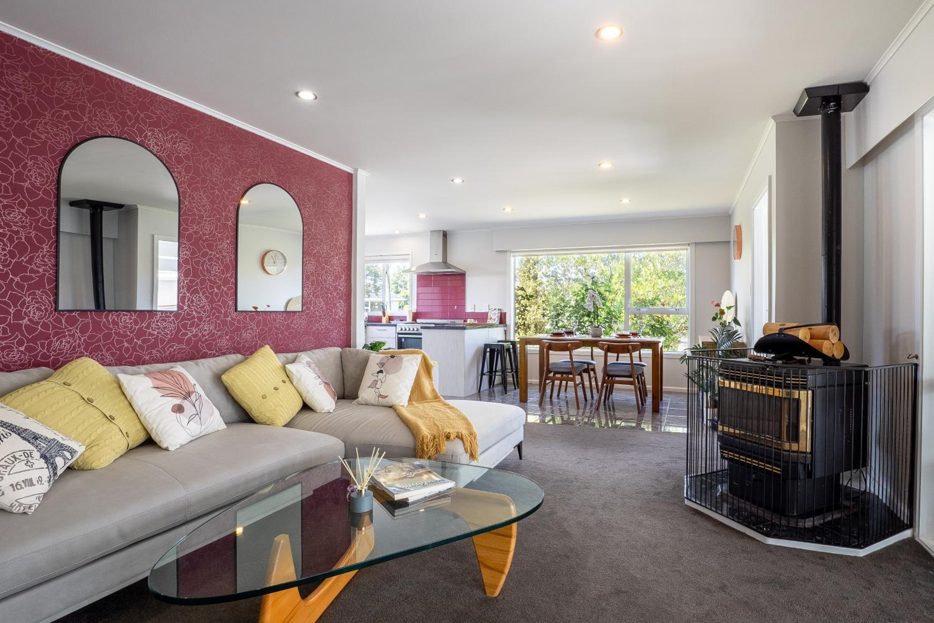 Family Home with Spa, Office and BBQ view 4