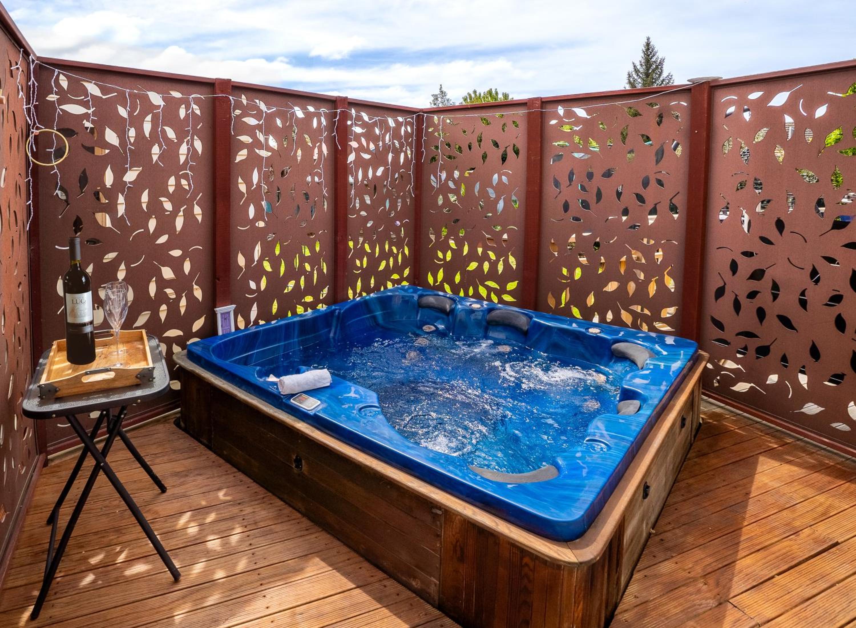 Family Home with Spa, Office and BBQ view 2