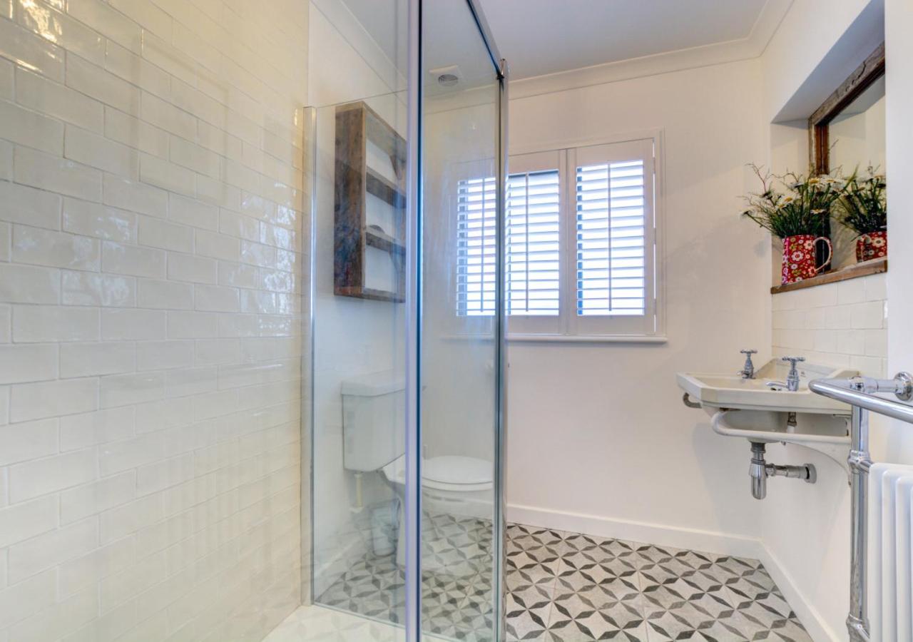 4 Bed in Trevone oc-p00696