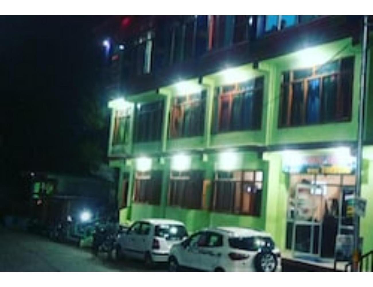 Hotel pine Dhanolti and restaurant, Dhanolti view 4