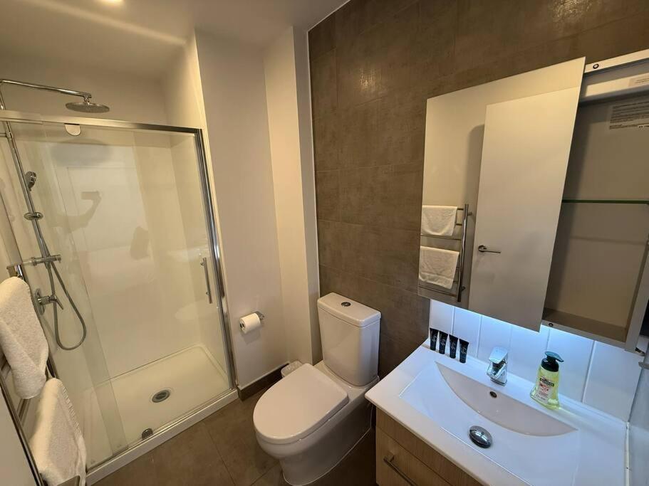 Sky Stars Central Haven Studio with nice pool In CBD heart QS051