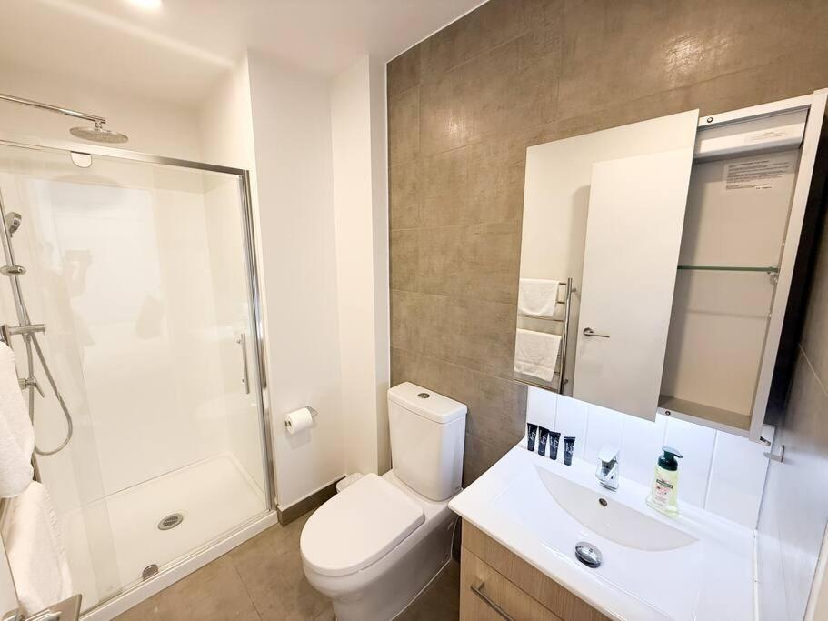 Sky Stars Central Haven Studio with nice pool In CBD heart QS051